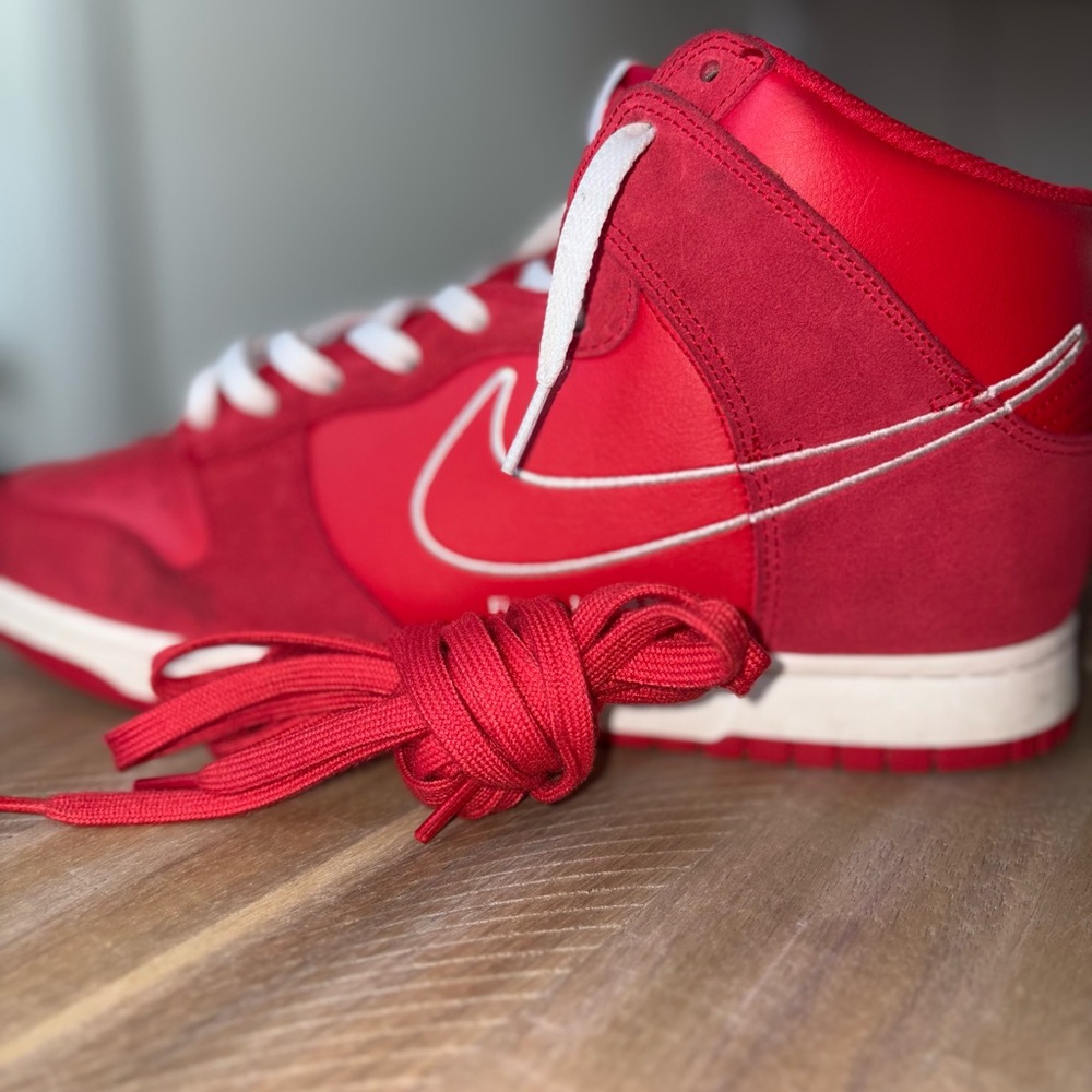 Nike Men’s Red High-Top Sneakers
